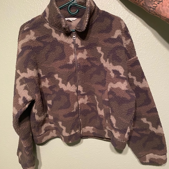 Camo print jacket from American Eagle 🦅 - Picture 1 of 3